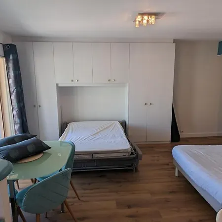 Vieux Port 3 Etoiles カンヌ